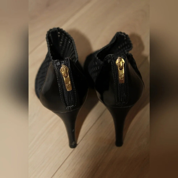 Marc Fisher black peddle peep toe heels - Picture 4 of 4